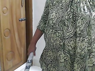 While sweeping room Pakistani hotel maid a guest seduced by her big pest & big tits occasionally fucked her pest & cum in pussy