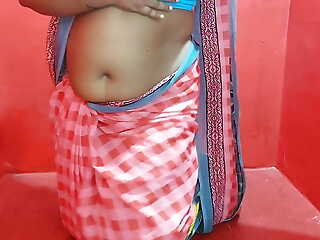 Homemade Tamil Mahi aunty similarly boobs and pussy in sareee also Fingering and moaning so hot...