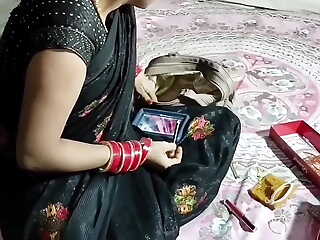 Indian Beutifull bhabhi Pissing coal-black saree blouse