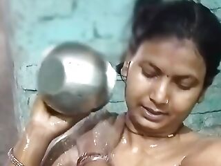 Desi Bhabhi Piss in Mouth and Prize in Bath