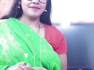 Desi Bhabhi Cheated fro Tighten one's belt and Fucked by Will not hear of Step Brother