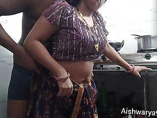 Indian Desi Bhabhi was found alone by the brother-in-law and tore the chute. Indian Desi BF Videos.