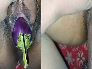 Tamil bhabhi&#039;s pussy was covetous by penetrating the brinjal and breaking the seal of the pussy, then fucked with a thick bushwa